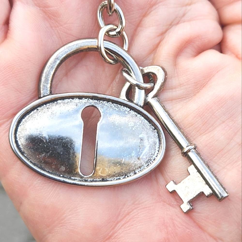 Hot Topic Lock & Key Keychain/Purse Charm - Picture 2 of 6